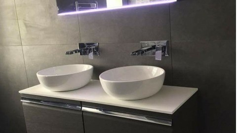 Ремонт светлой ванной комнаты