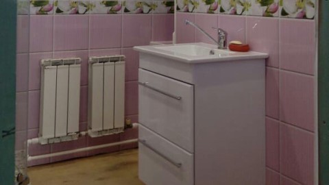 Ремонт розовой ванной с душевой