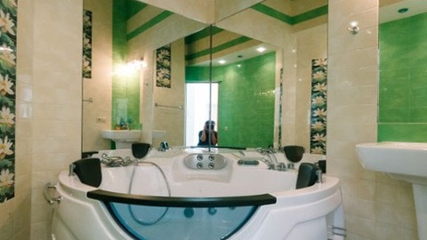 Ремонт ванной комнаты с лотосами